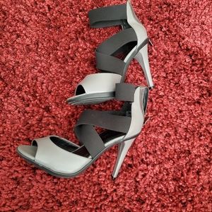 Gently worn Kenneth Cole shoes